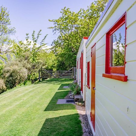 Mount Cook Station Huts Hotel เลคเทคาโป ภายนอก รูปภาพ