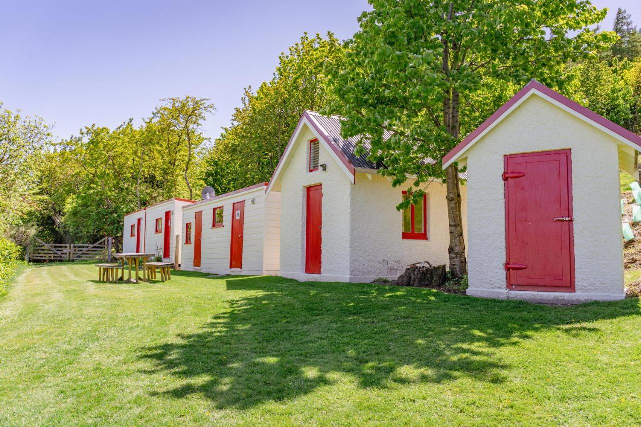 Mount Cook Station Huts Hotel เลคเทคาโป ภายนอก รูปภาพ