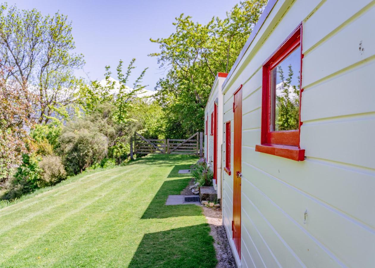 Mount Cook Station Huts Hotel เลคเทคาโป ภายนอก รูปภาพ