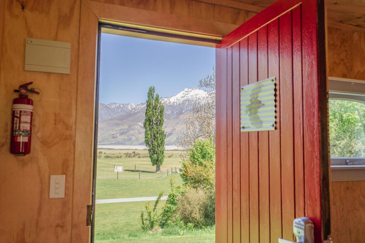 Mount Cook Station Huts Hotel เลคเทคาโป ภายนอก รูปภาพ